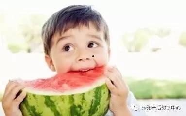 娱乐吃瓜小男孩小说,吃瓜小男孩的逆袭之路  第1张